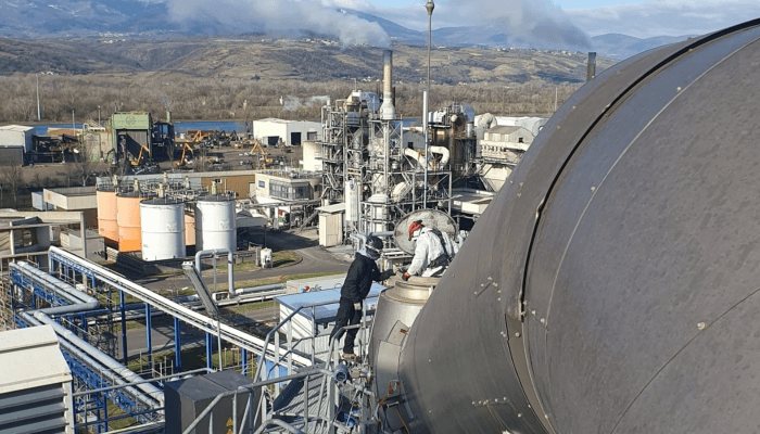 cordiste controle interieur de cuve en industrie